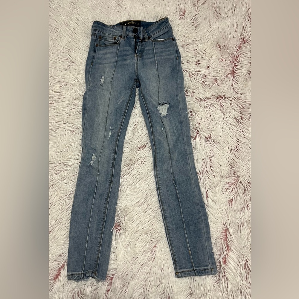 Cute slightly distressed skinny jeans